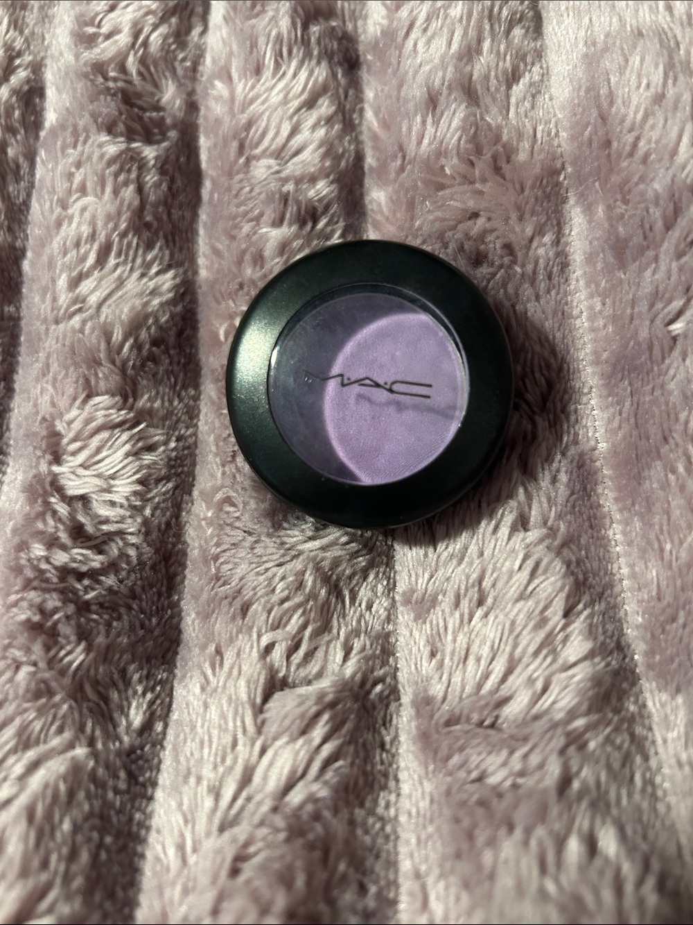 MAC Cosmetics Veluxe Pearl Eyeshadow Single - Beautiful Iris - Picture 12 of 16